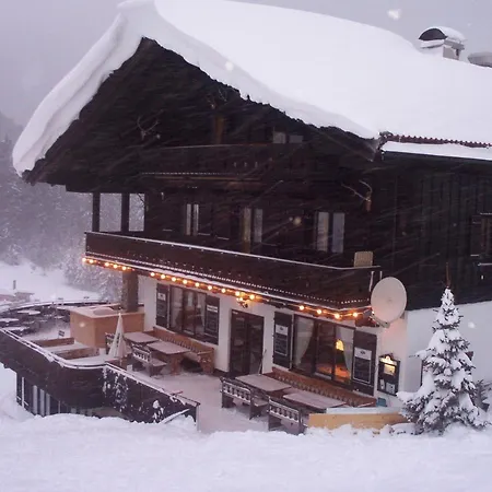 بيت ضيافة بيرغهوتيل سوتين Rotta